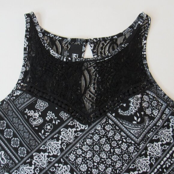 IZ Byer Women Sleeveless Top Blouse With Lace & Split Sides Keyhole Back Size S - Picture 3 of 9